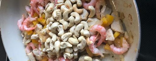 Шаг 13: риса по-тайски с курицей креветками и кешью