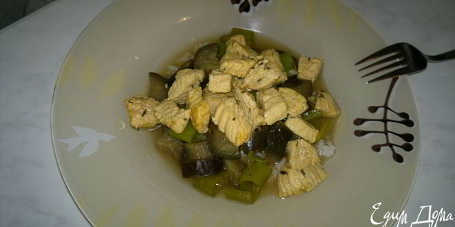 Рецепт риса с баклажаном и перцем в восточно-азиатском стиле с грудкой индейки