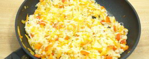 Шаг 6: риса с овощами на сковороде