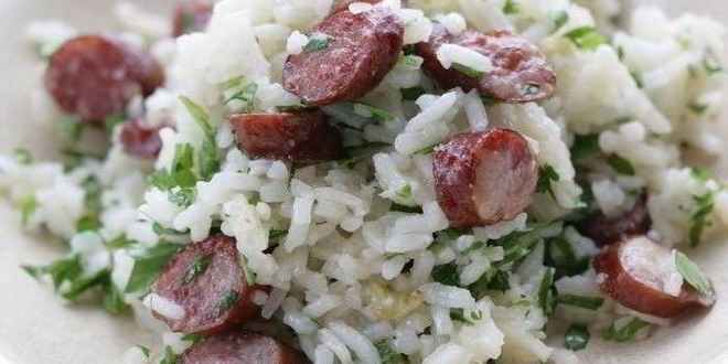 Рецепт риса с сельдереем и острыми колбасками