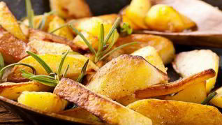 Рецепт Жареной картошки с чесноком и розмарином