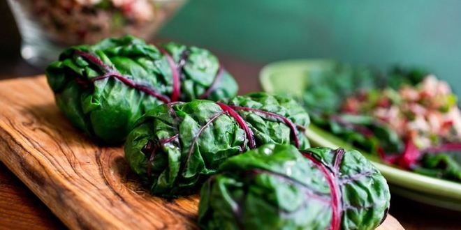 Рецепт голубцов из мангольда с креветками и рисом на пару