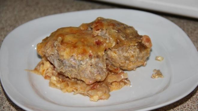 Рецепт Ленивых голубцов из китайской капусты под соусом из соленых помидор