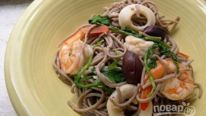 Рецепт Гречневой лапши с креветками и кальмарами