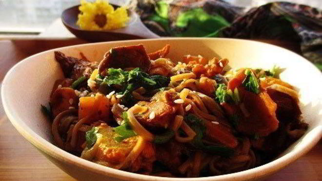 Рецепт Гречневой лапши с тыквой, лисичками и курицей