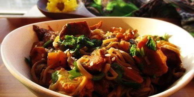 Рецепт гречневой лапши с тыквой, лисичками и курицей