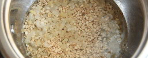 Шаг 5: фаршированных перловкой грибы