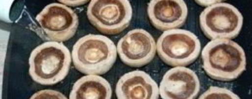 Шаг 1: фаршированных шампиньонов с сыром