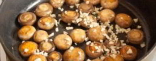 Шаг 3: грибов с чесноком