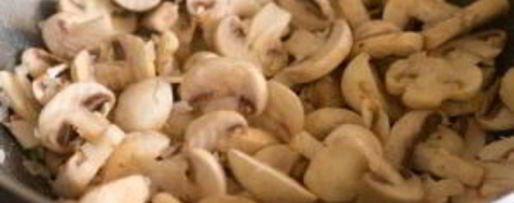 Шаг 2: грибов шампиньоны жареные