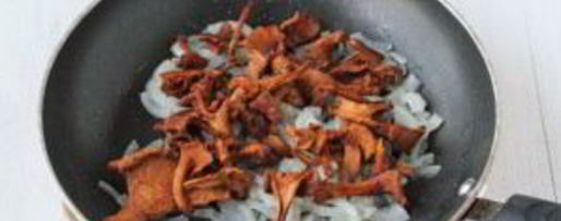 Шаг 4: грибов сушеных жареных