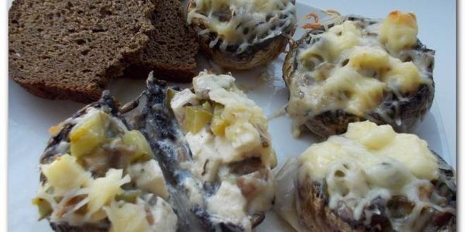 Рецепт печеных шампиньонов с адыгейским сыром и соленым огурцом