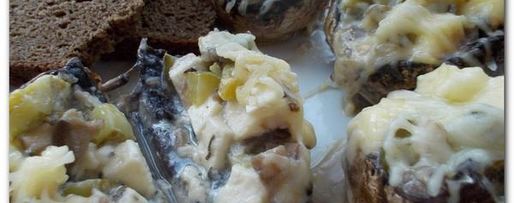 Шаг 4: печеных шампиньонов с адыгейским сыром и соленым огурцом