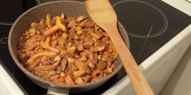 Рецепт рыжиков, жареных со сметаной