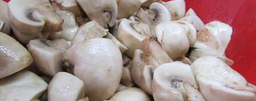 Шаг 3: шампиньонов с розмарином и чесноком