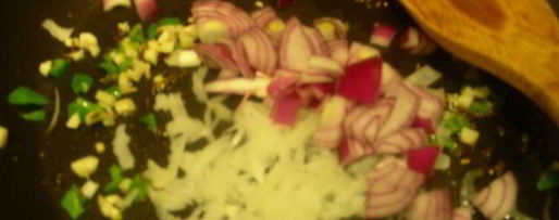 Шаг 2: шампиньонов со шпинатом, сливками и чили