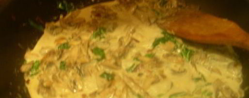 Шаг 4: шампиньонов со шпинатом, сливками и чили