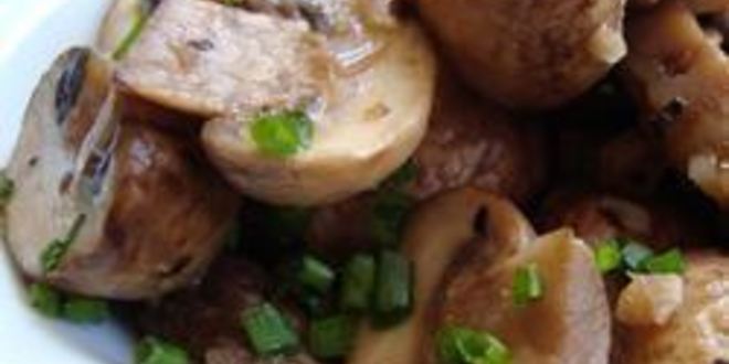 Рецепт шампиньонов, тушенных с белым вином и чесноком