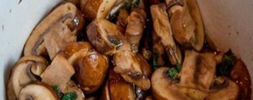 Шаг 1: шампиньонов в бальзамическом уксусе