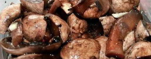 Шаг 2: шампиньонов в бальзамическом уксусе