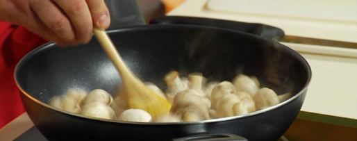 Шаг 2: шампиньонов в хересе