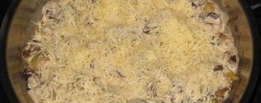 Шаг 2: шампиньонов запеченных под сметанно-сырным соусом