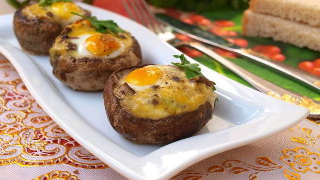 Рецепт Шампиньонов запеченных с перепелиными яйцами