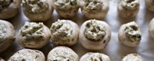 Шаг 5: запеченных грибов с начинкой