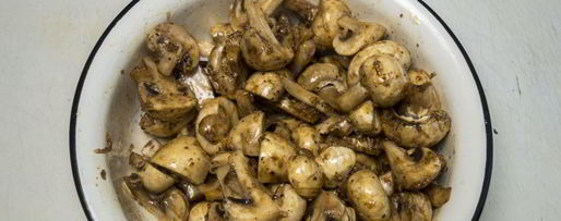 Шаг 3: запеченных шампиньонов с сыром