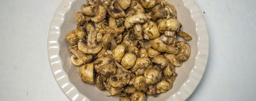 Шаг 4: запеченных шампиньонов с сыром