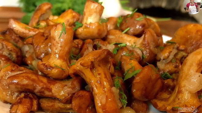 Рецепт Жареных грибов лисички с чесноком в сливочном масле