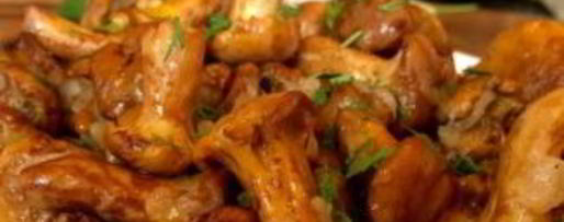 Шаг 5: жареных грибов лисички с чесноком в сливочном масле