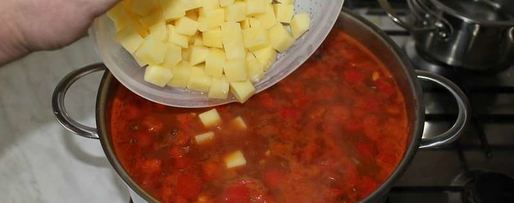 Шаг 18: говяжьего гуляша с чипетками