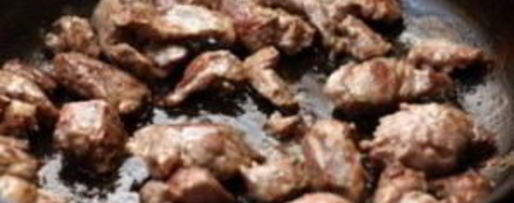 Шаг 1: гуляша из говядины с черносливом