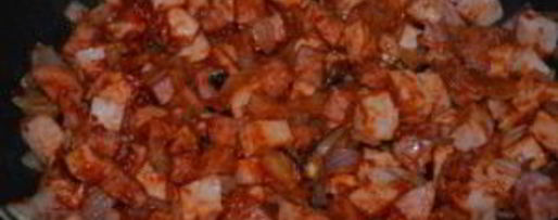 Шаг 4: гуляша из колбасы