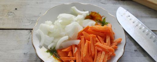 Шаг 1: гуляша из курицы с подливкой