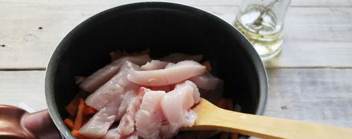 Шаг 4: гуляша из курицы с подливкой