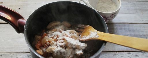 Шаг 5: гуляша из курицы с подливкой