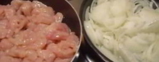 Шаг 1: гуляша из курицы со сметаной