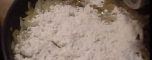 Шаг 2: гуляша из курицы со сметаной