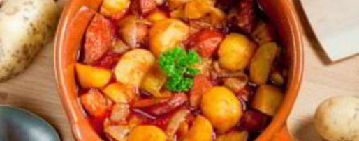 Шаг 3: гуляша из сосисок