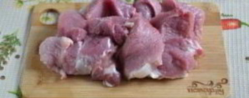 Шаг 1: гуляша из свинины с подливкой