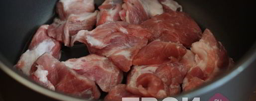 Шаг 1: гуляша из свинины в мультиварке