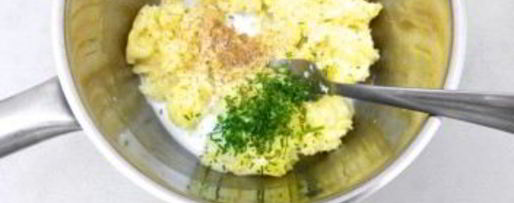 Шаг 2: картофельного пюре с креветками