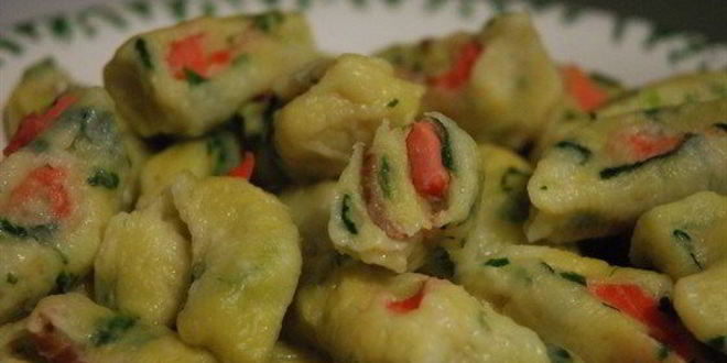 Рецепт картофельных клецек со шпинатом и форелью