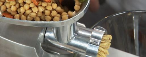 Шаг 3: фалафеля в лаваше с соусом барбекю и салатным миксом