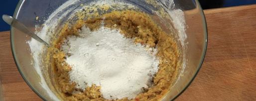 Шаг 4: фалафеля в лаваше с соусом барбекю и салатным миксом