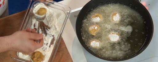 Шаг 7: фалафеля в лаваше с соусом барбекю и салатным миксом