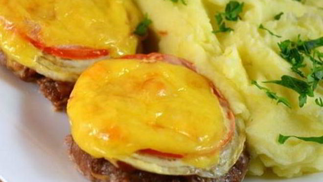 Рецепт Котлет из говядины под овощами в духовке