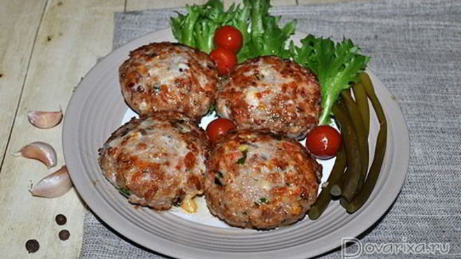 Рецепт Котлет по-сербски с грудинкой и сыром
